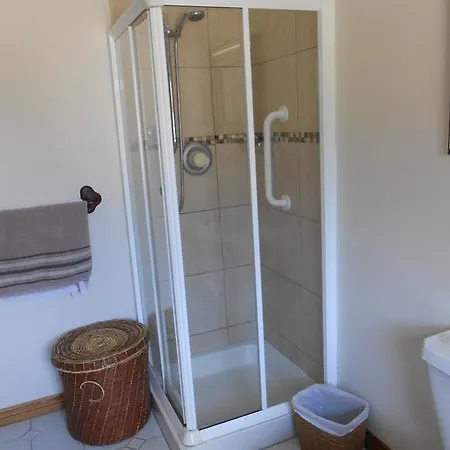 לינה וארוחת בוקר Birchdale House 4*