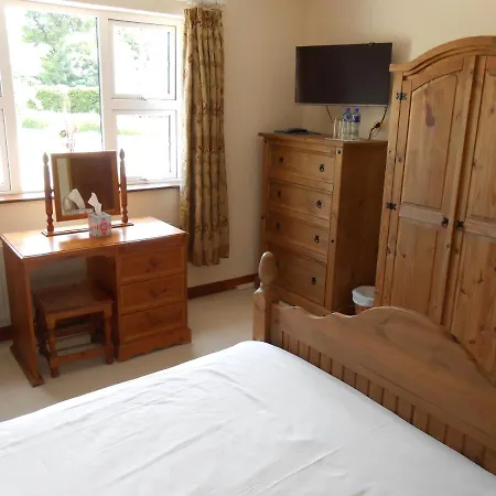 לינה וארוחת בוקר Birchdale House 4*