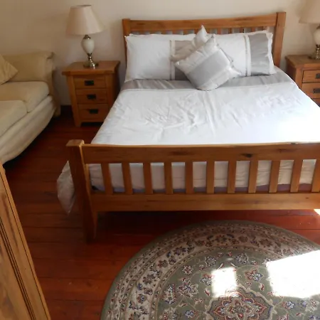 לינה וארוחת בוקר Birchdale House 4*