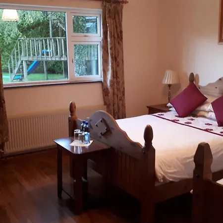 לינה וארוחת בוקר Birchdale House 4*