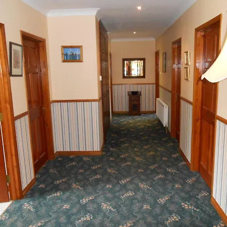 לינה וארוחת בוקר Birchdale House