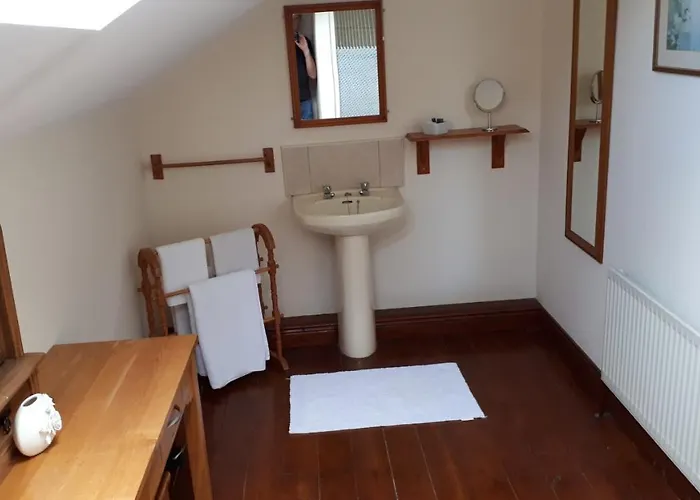 לינה וארוחת בוקר Birchdale House 4*